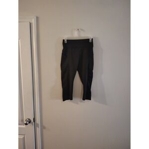 Black High Waisted Capri Athletic Leggings with Pockets Womens Size Medium